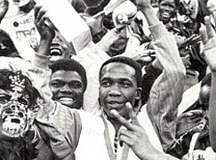 Pule 'Ace' Ntsoelengoe flanked by Kaizer Chiefs supporters Pule 'Ace' Ntsoelengoe flanked by Kaizer Chiefs supporters